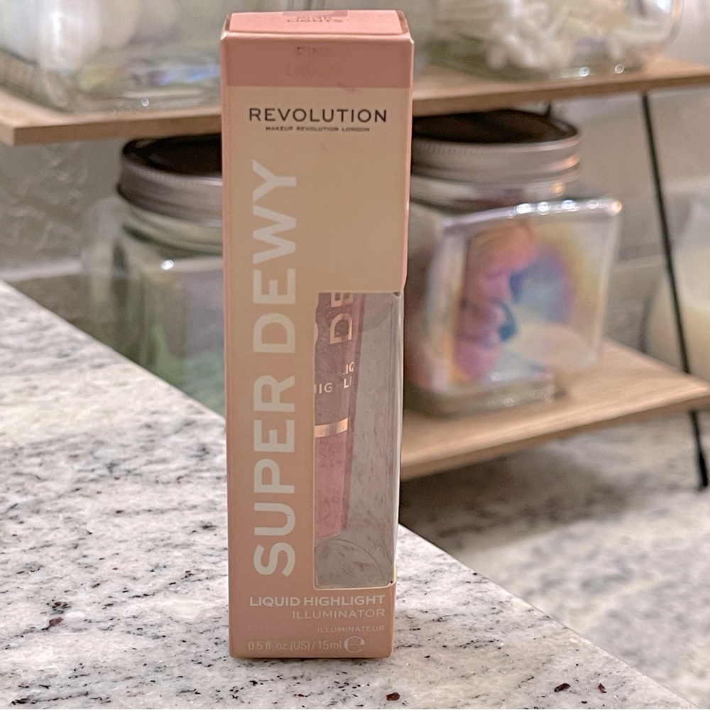 Revolution Super dewy liquid highlight illuminator